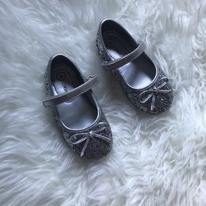 Cherokee silver glitter flats